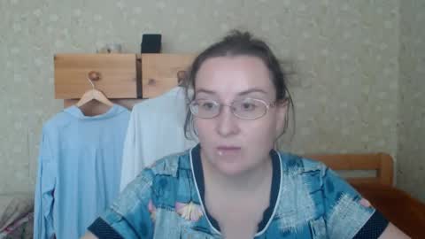 Snapshot of smart_rose chatting on 10/31/25, 10:27 smart_rose online show from 10/31/25, 10:27