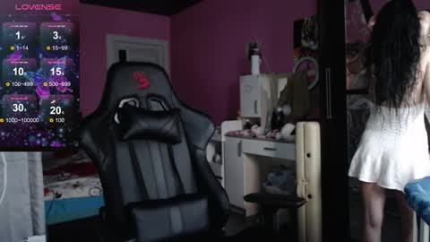 Snapshot of smile_cute_fox chatting on 10/18/25, 09:10 smile_cute_fox online show from 10/18/25, 09:10