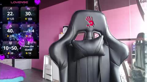 smile_cute_fox online show from 04/15/26, 09:16