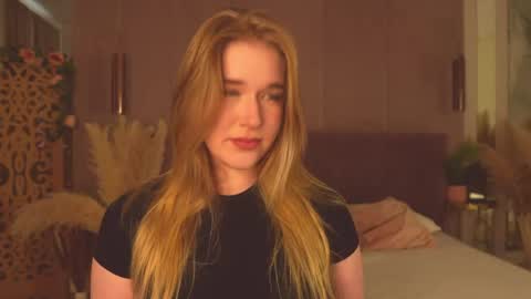 Mia online show from 05/26/26, 05:25
