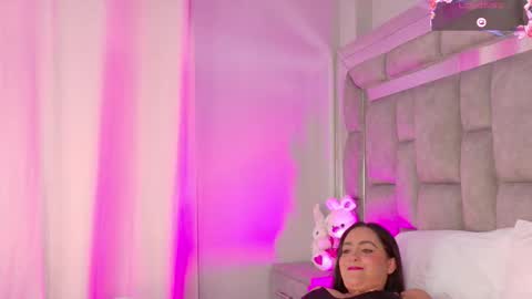 Snapshot of smiling__girl chatting on 10/17/25, 06:43 online show from 10/17/25, 06:43