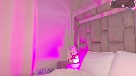 Snapshot of smiling__girl chatting on 10/19/25, 06:08 online show from 10/19/25, 06:08