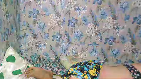 smilinglady27 online show from 10/31/25, 07:37