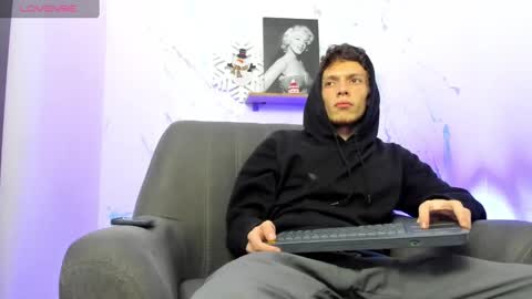 Snapshot of smitgrey chatting on 01/13/25, 05:01 SMIT online show from 01/13/25, 05:01