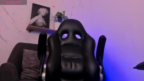 Snapshot of smitgrey chatting on 02/18/25, 08:36 SMIT online show from 02/18/25, 08:36