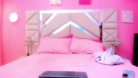 milk girl online show from 11/20/25, 03:07