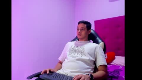 smith_taylor7 online show from 01/12/25, 02:45