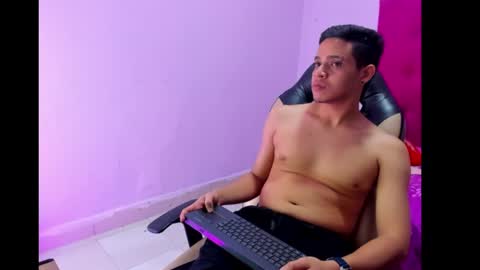 smith_taylor7 online show from 01/12/25, 08:57