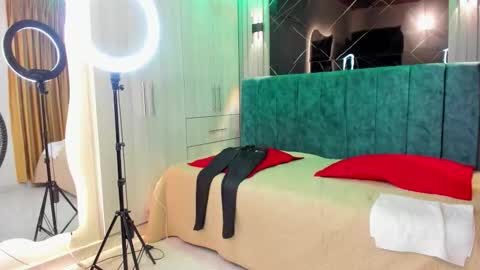 Snapshot of smmy_gil chatting on 10/23/25, 12:04 Sammy online show from 10/23/25, 12:04