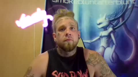 Snapshot of smokebluntafterblunt chatting on 06/19/26, 01:21 smoke online show from 06/19/26, 01:21