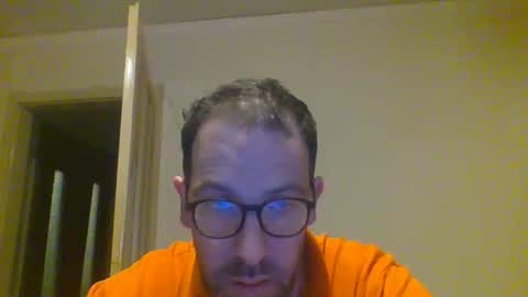 Snapshot of smokered100s chatting on 09/19/25, 08:31 luca online show from 09/19/25, 08:31