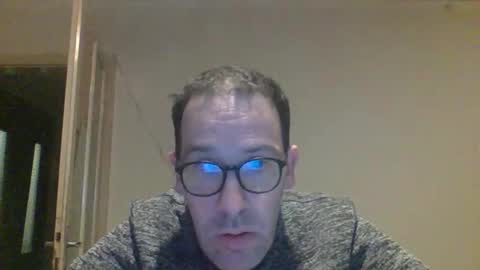 Snapshot of smokered100s chatting on 09/24/25, 08:45 luca online show from 09/24/25, 08:45