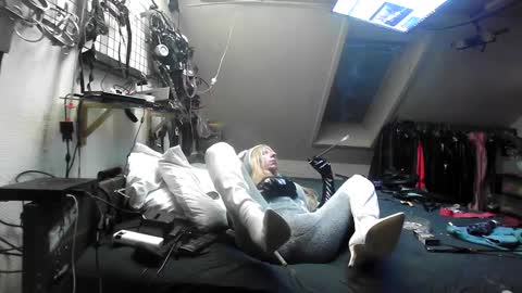 smokeslut365 online show from 02/27/25, 05:56