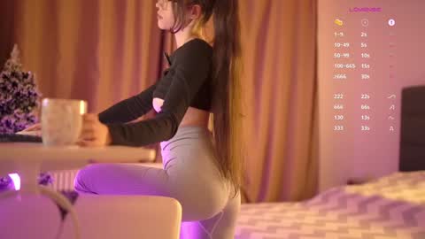 Snapshot of smolsonja chatting on 01/11/25, 11:35 Sonja online show from 01/11/25, 11:35