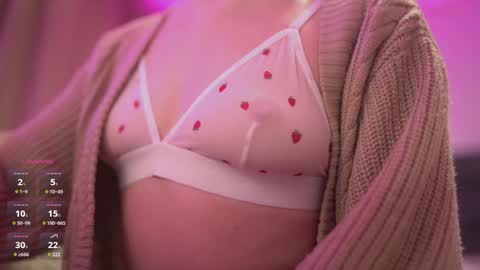 Snapshot of smolsonja chatting on 02/08/25, 07:49 Sonja online show from 02/08/25, 07:49