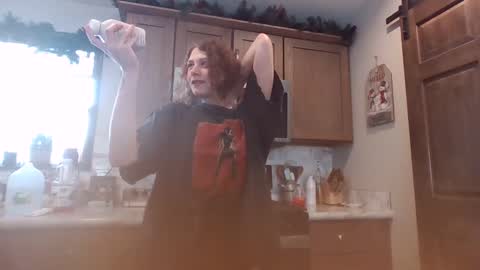 Snapshot of smoothvodka chatting on 02/11/25, 04:46 Bambi--Vodka online show from 02/11/25, 04:46