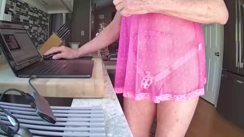 smthbtm53 online show from 04/10/26, 01:38