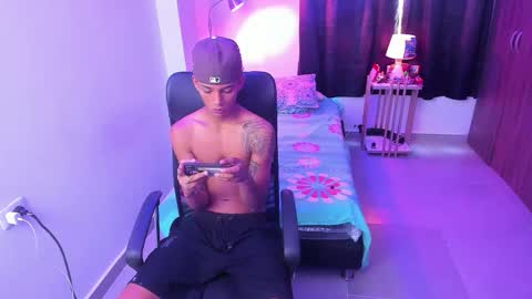 snak_master1 online show from 11/25/25, 03:01