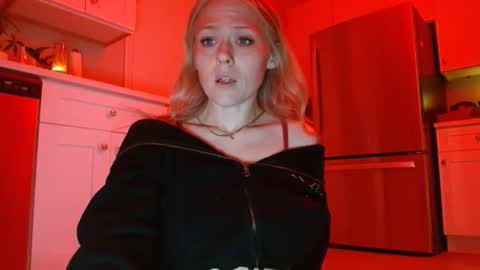 sneakyalicek online show from 04/17/26, 08:23