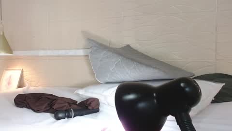 Snapshot of sneakyy_fantasy chatting on 01/16/25, 09:48 Hellen online show from 01/16/25, 09:48
