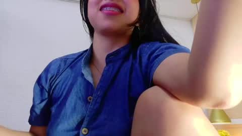 Snapshot of sneakyy_fantasy chatting on 03/06/25, 08:08 Hellen online show from 03/06/25, 08:08