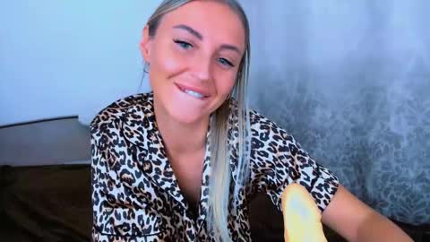 Sneja online show from 11/26/25, 05:14