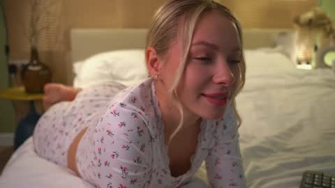 Snapshot of snow_is_falling chatting on 12/06/24, 11:54 Candice Snow online show from 12/06/24, 11:54