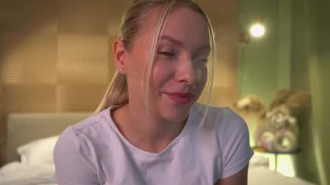 Snapshot of snow_is_falling chatting on 12/11/24, 02:22 Candice Snow online show from 12/11/24, 02:22