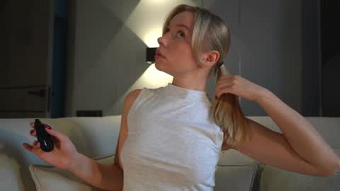 Snapshot of snow_is_falling chatting on 01/23/25, 12:19 Candice Snow online show from 01/23/25, 12:19