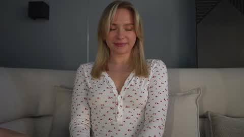 Snapshot of snow_is_falling chatting on 02/07/25, 11:12 Candice Snow online show from 02/07/25, 11:12