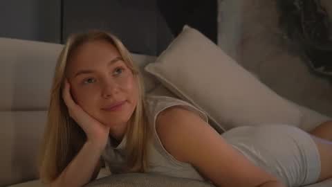 Snapshot of snow_is_falling chatting on 03/12/25, 12:36 Candice Snow online show from 03/12/25, 12:36