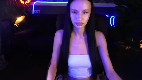 snow_whiteeex online show from 09/15/25, 07:08