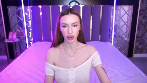 snow_whiteeex online show from 05/03/26, 05:35