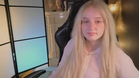 Ellie online show from 06/07/26, 05:33