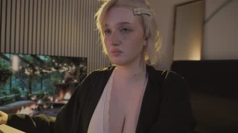 Ellie online show from 06/21/26, 05:32
