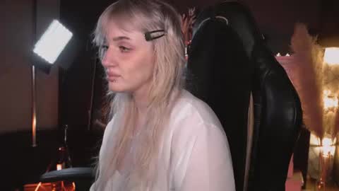 Ellie online show from 06/24/26, 05:17