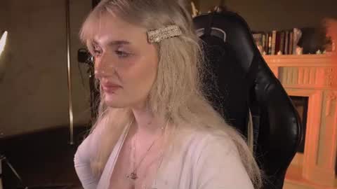 Ellie online show from 06/25/26, 05:34