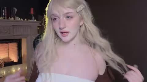 Ellie online show from 07/18/26, 05:22