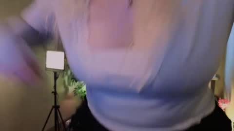 Ellie online show from 07/26/26, 05:37