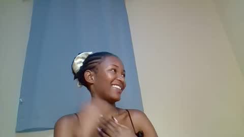 Snapshot of snowie_eyes chatting on 11/21/25, 01:10 Snowie eyes online show from 11/21/25, 01:10