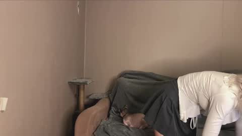 snowy_alice online show from 10/11/25, 09:30