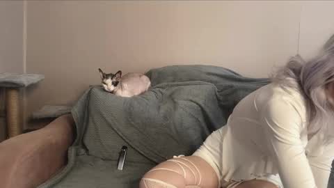 snowy_alice online show from 11/15/25, 07:49