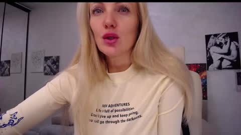 Monna online show from 01/15/25, 02:46