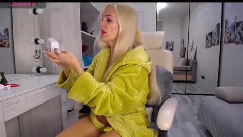 Monna online show from 11/06/25, 06:42