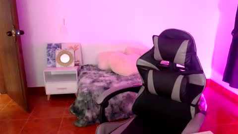 sofia online show from 11/19/25, 07:14