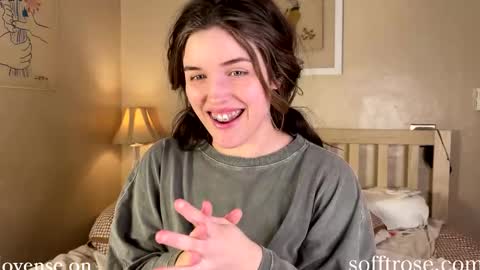 Julia    online show from 02/06/25, 01:16