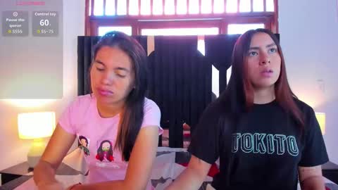 Snapshot of soffy_and_mia chatting on 10/23/25, 12:15 soffy and mia online show from 10/23/25, 12:15