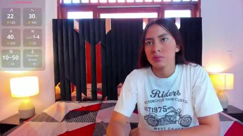 Snapshot of soffy_and_mia chatting on 10/24/25, 12:01 soffy and mia online show from 10/24/25, 12:01