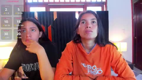 Snapshot of soffy_and_mia chatting on 11/13/25, 12:59 soffy and mia online show from 11/13/25, 12:59