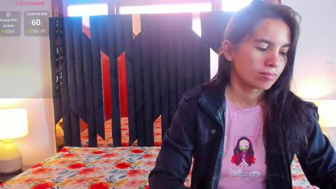 Snapshot of soffy_and_mia chatting on 11/21/25, 12:48 soffy and mia online show from 11/21/25, 12:48